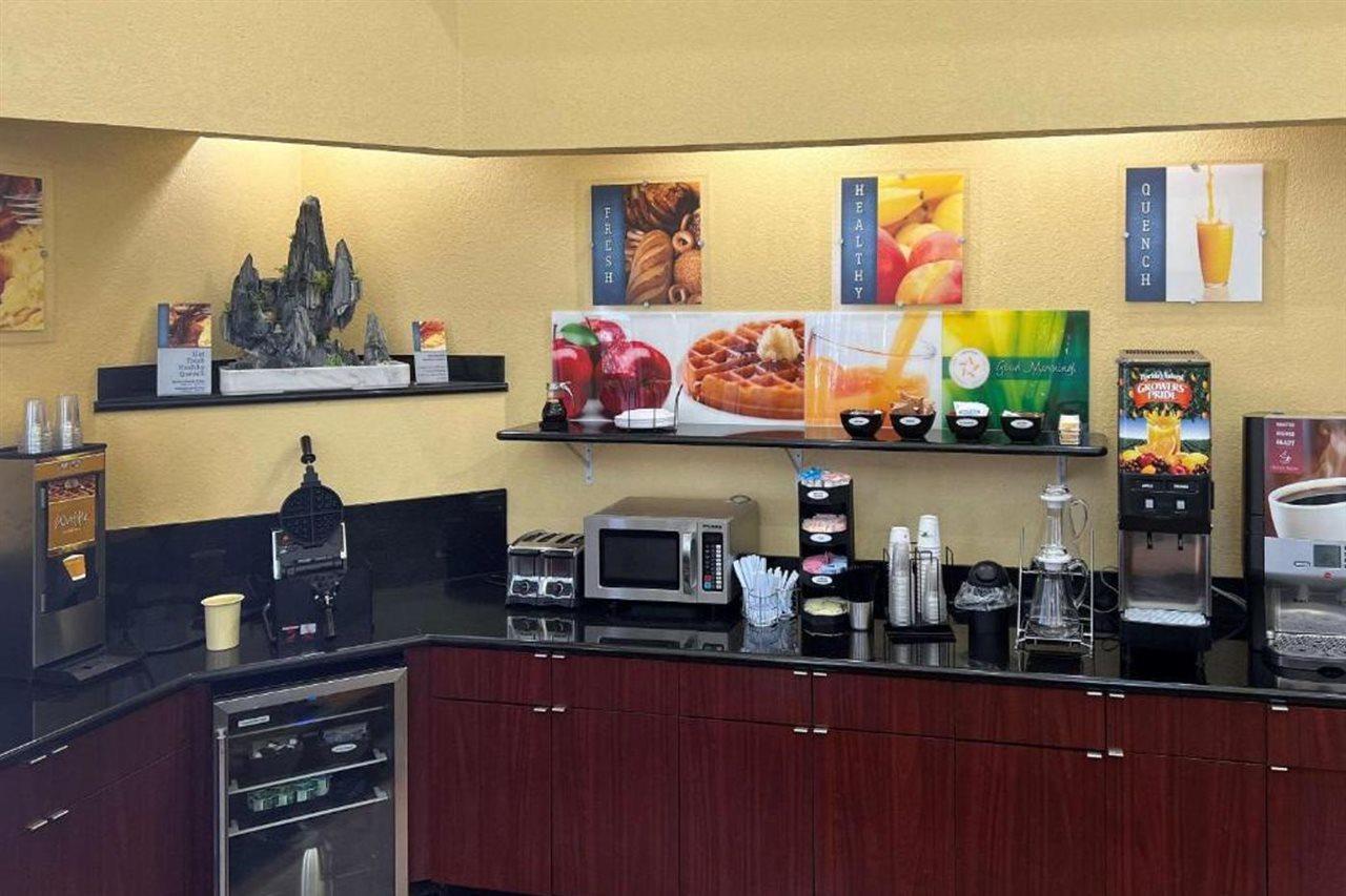 Quality Inn & Suites Cypress Exteriér fotografie