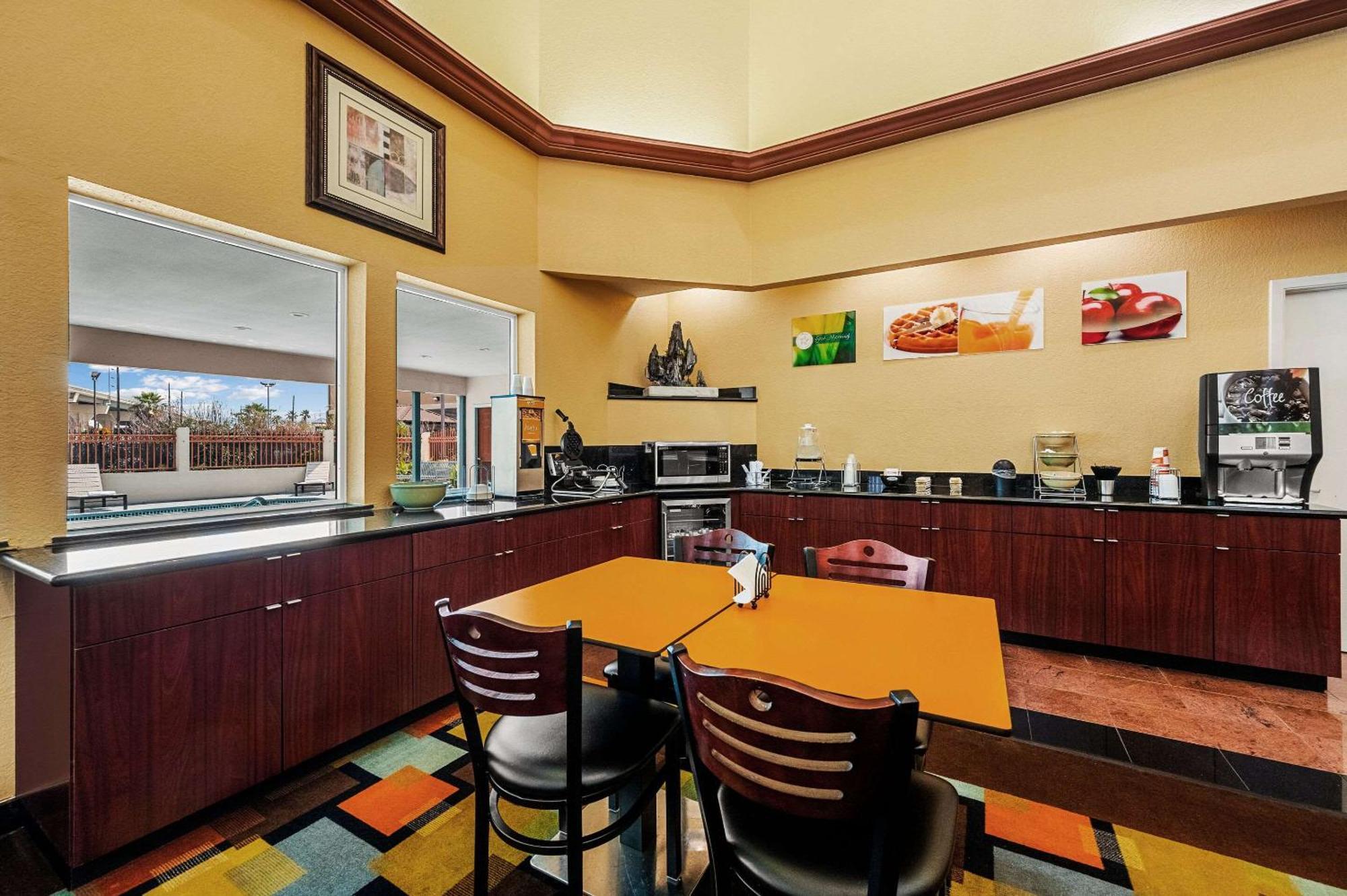Quality Inn & Suites Cypress Exteriér fotografie