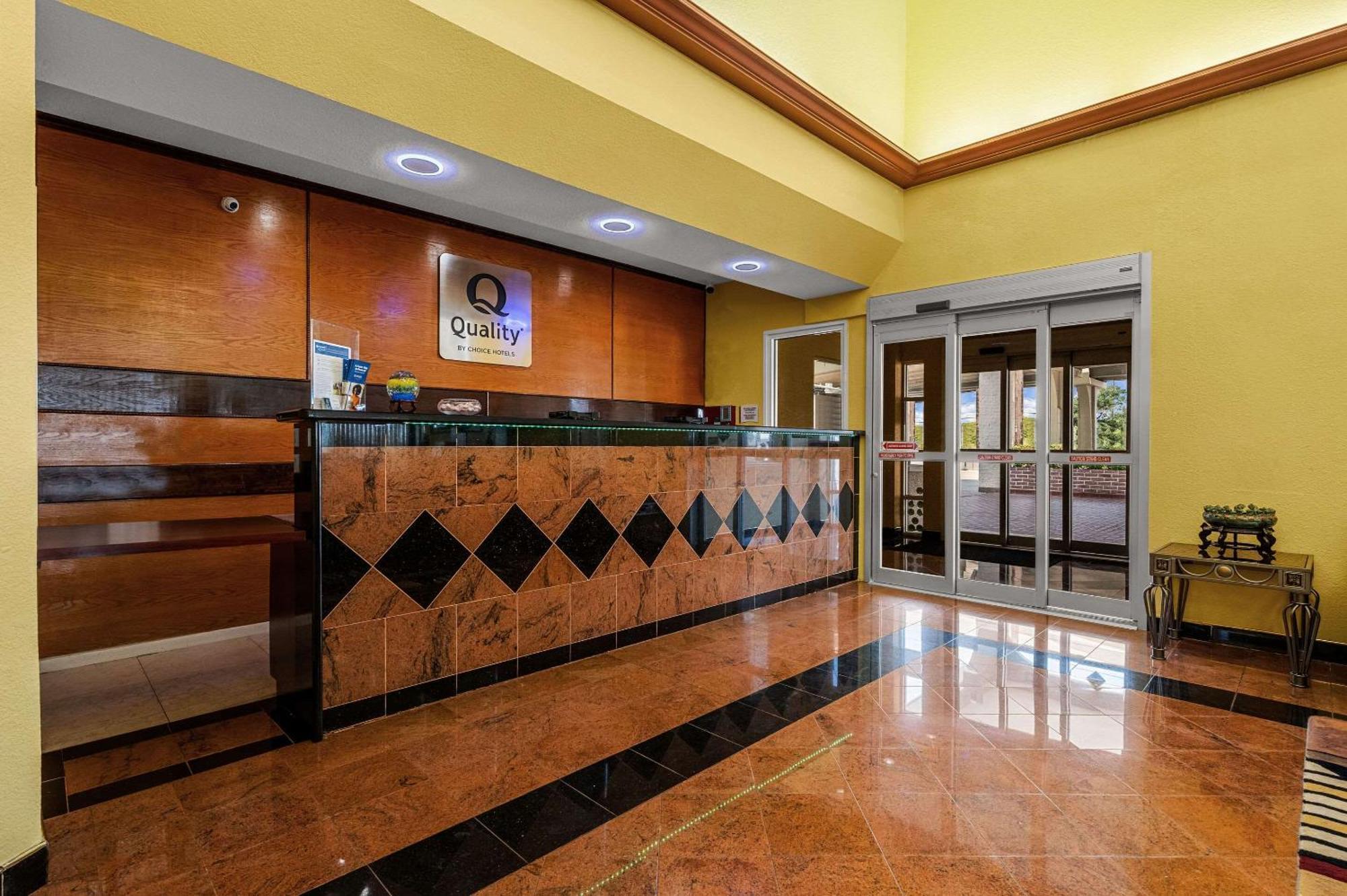 Quality Inn & Suites Cypress Exteriér fotografie