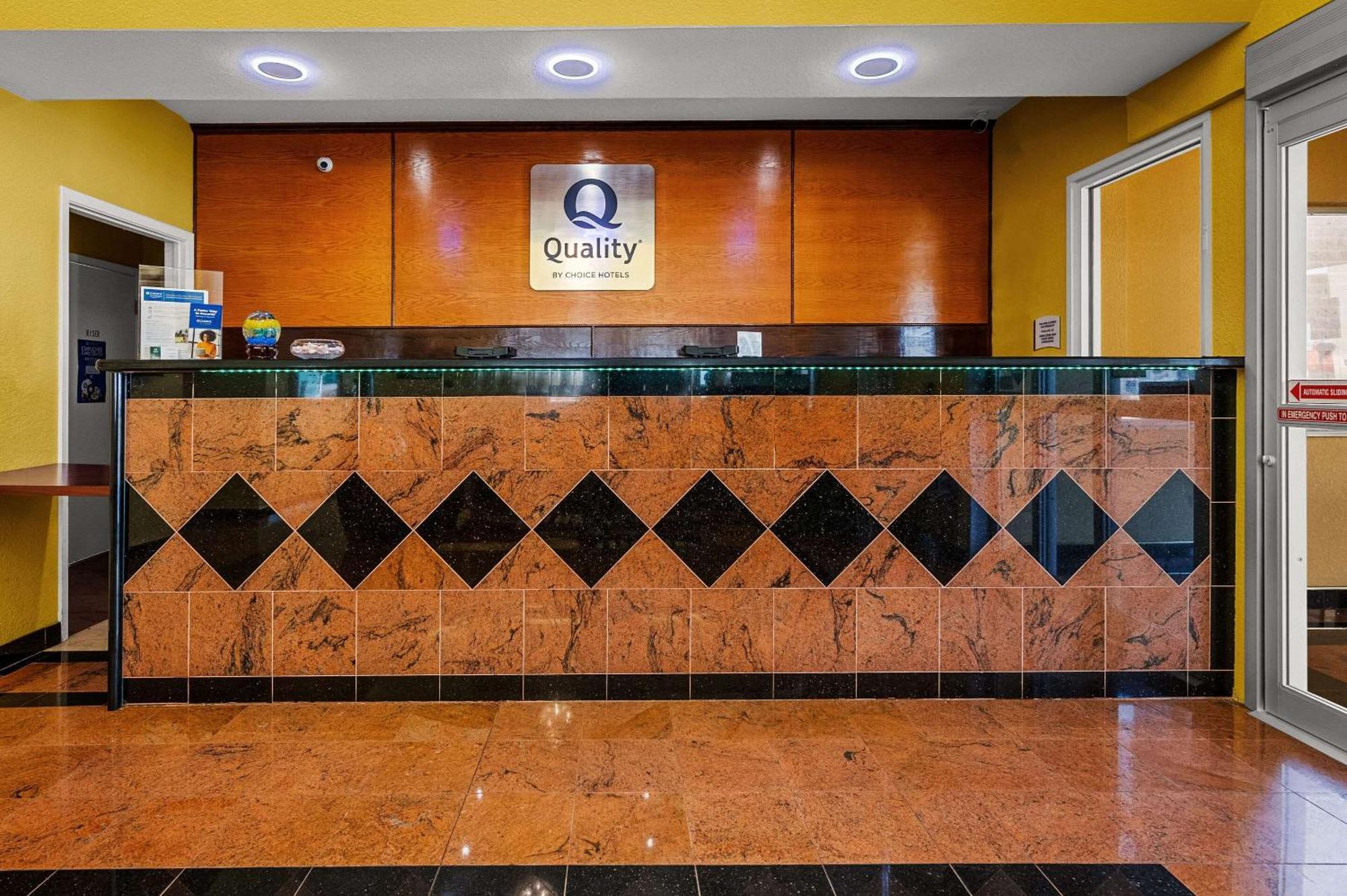 Quality Inn & Suites Cypress Exteriér fotografie
